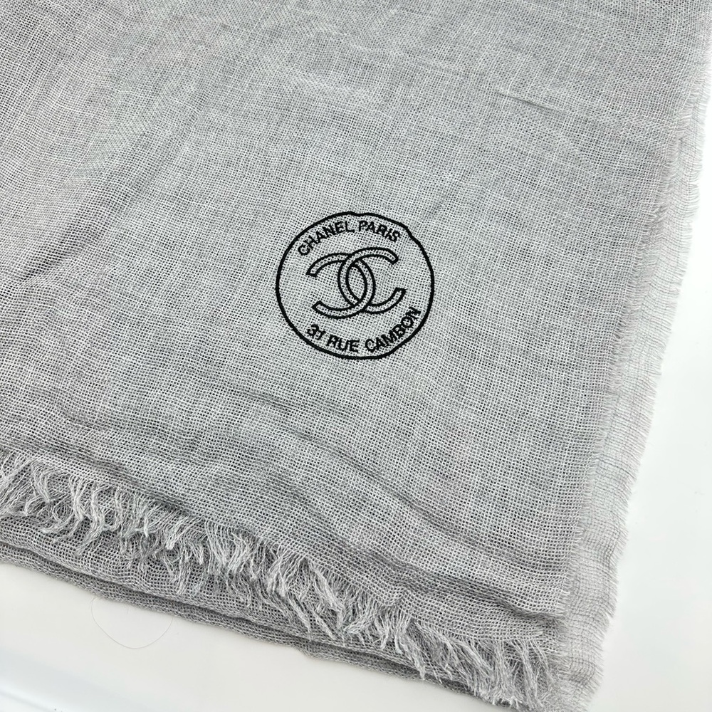 NEW CHANEL SCARF ETOLE CC LOGO 31 RUE CAMBON CHALE CASHMERE SILK SCARF
